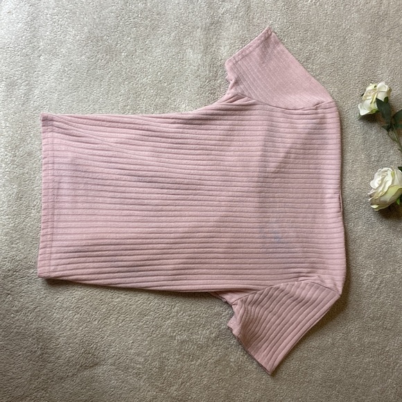 Cute Pink Ribbed Top - Picture 4 of 4